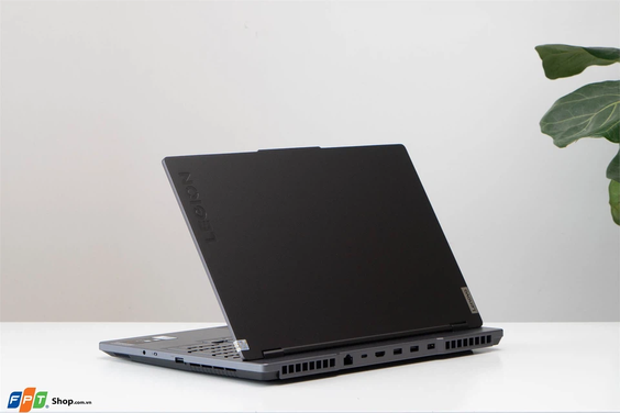 Lenovo Gaming Legion 5 15IAH7 82RC008RVN (Ảnh 1)